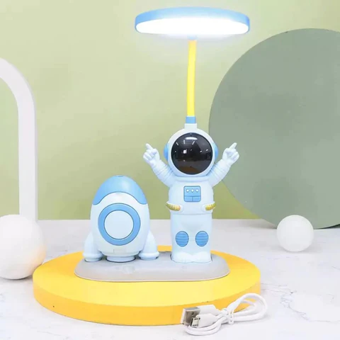 4_c4262842-7b46-44a2-b54b-e19482daf046_480x.webp مصباح مكتب رائد الفضاء + مبراة : Astronaut DESK_Lamp RF/5712 - الصورة 1