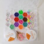 ⁦مجموعة خرز الطين وبذور الزجاج مع أدوات لصنع المجوهرات للأطفال 24 فتحة : Ensemble de pendentifs pour la fabrication de bijoux enfant 24 grilles RF-017⁩ - الصورة ⁦2⁩