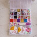 ⁦مجموعة بذور الزجاج و حبات الأحرف مع أدوات لصنع المجوهرات للأطفال 27 فتحة : Ensemble de pendentifs pour la fabrication de bijoux enfant 27grilles 2301421-6⁩ - الصورة ⁦2⁩