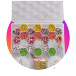 مجموعة خرز الطين وبذور الزجاج مع أدوات لصنع المجوهرات للأطفال 24 فتحة : Ensemble de pendentifs pour la fabrication de bijoux enfant 24 grilles RF-0158