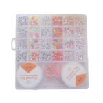 ⁦مجموعة حبات الأحرف مع أدوات لصنع المجوهرات للأطفال 24 فتحة : Ensemble de pendentifs et de lettres pour la fabrication de bijoux enfant 24 grilles RF/1833-45⁩ - الصورة ⁦3⁩