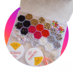 مجموعة بذور الزجاج و حبات الأحرف مع أدوات لصنع المجوهرات للأطفال 24 فتحة : Ensemble de pendentifs pour la fabrication de bijoux enfant 24 grilles RF/2301423-2